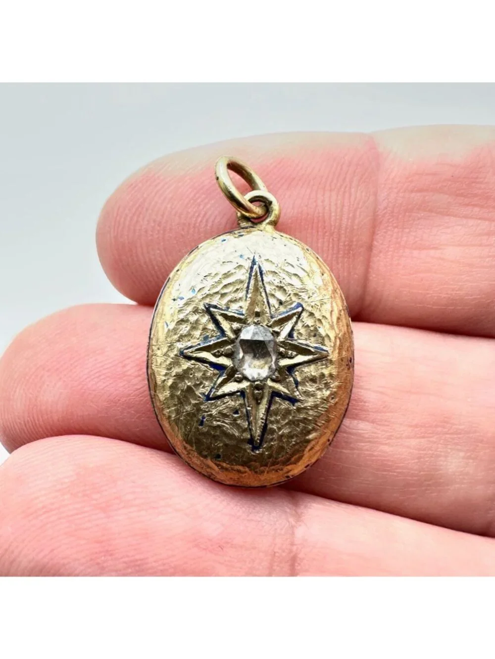12K Gold this exquisite